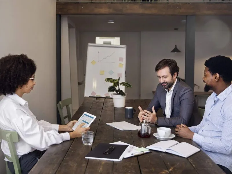 Sociedades com dois fundadores precisam prever como resolver impasses